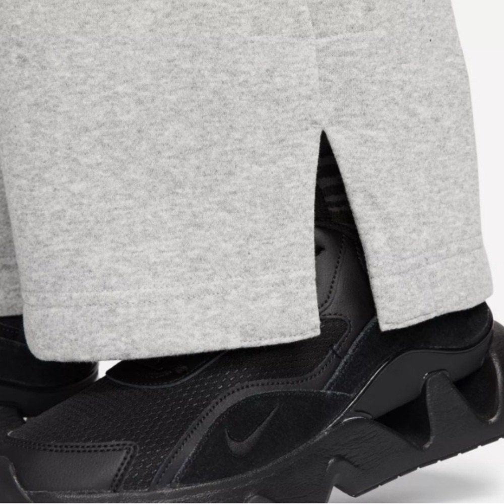 Nike Sportswear Phoenix
Fleece High-Waisted
Wide-Leg Sweatpants - Picture 7 of 14